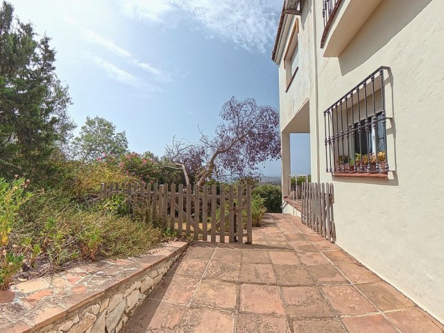 Villa con 4 Dormitorios  en Valtocado