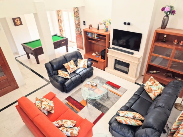 4 Bedrooms Apartment in La Carihuela