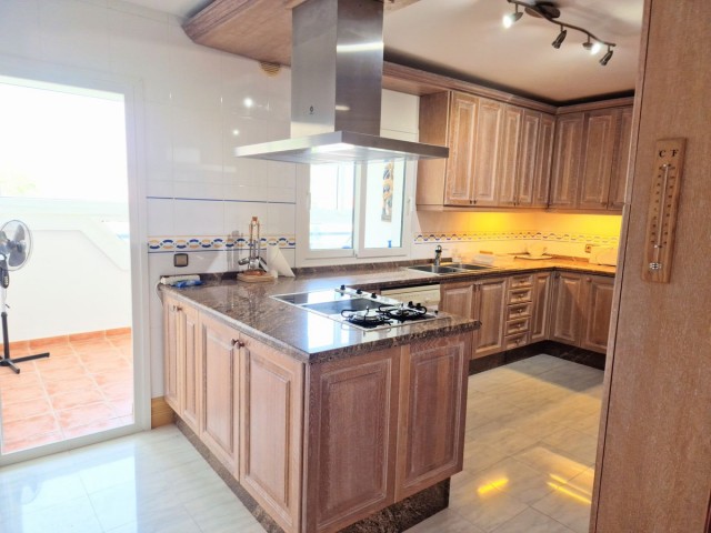 4 Bedrooms Apartment in La Carihuela