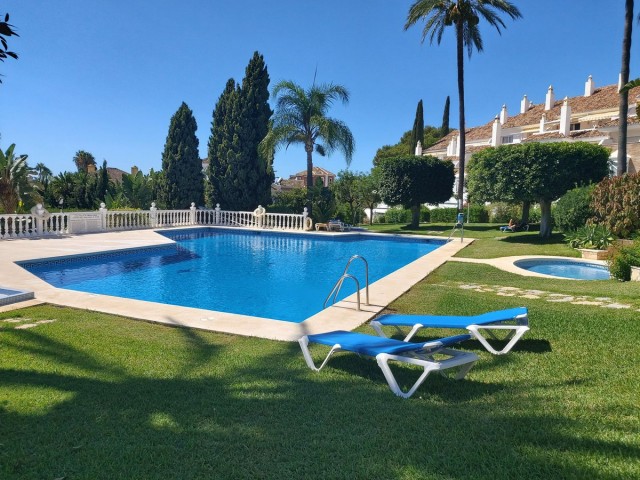 Apartment, El Paraiso, R5444932