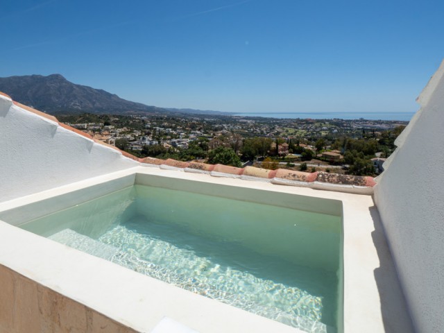 Apartment, Monte Halcones, R5447287