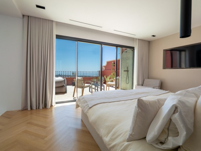 Apartment, Monte Halcones, R5447287