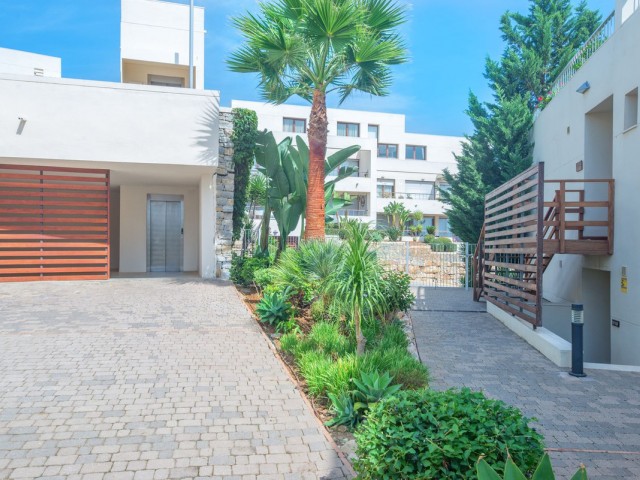 Apartamento con 3 Dormitorios  en Altos de los Monteros