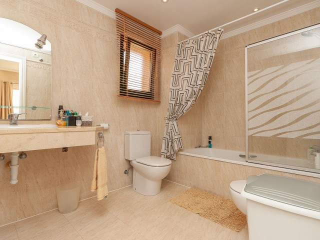 Apartment, Elviria, R5441302