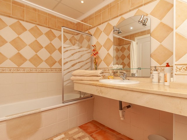 3 Bedrooms Apartment in Elviria