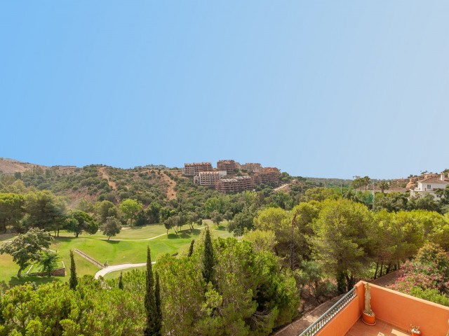 3 Bedrooms Apartment in Elviria