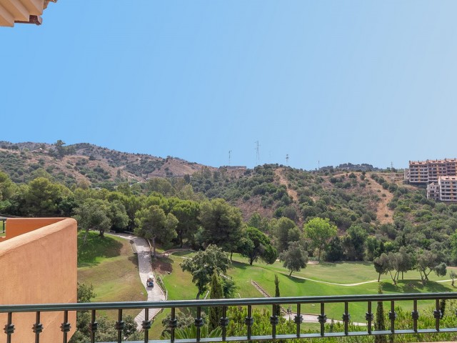 3 Bedrooms Apartment in Elviria