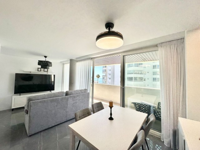 Apartamento con 2 Dormitorios  en Benalmadena Costa