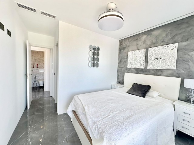 Apartamento con 2 Dormitorios  en Benalmadena Costa