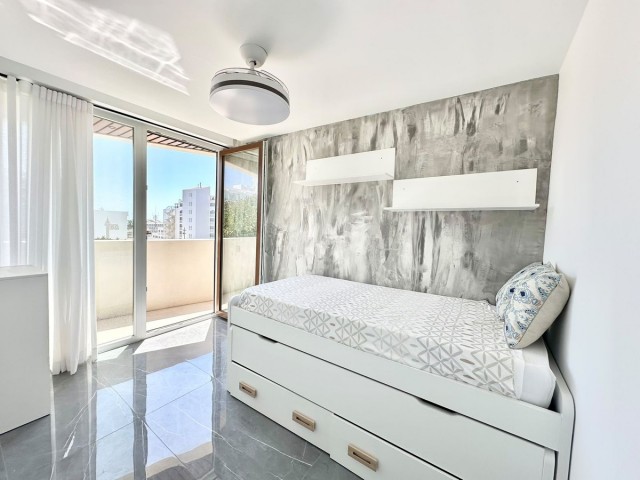 Apartamento con 2 Dormitorios  en Benalmadena Costa