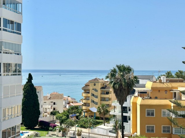 Apartamento con 2 Dormitorios  en Benalmadena Costa
