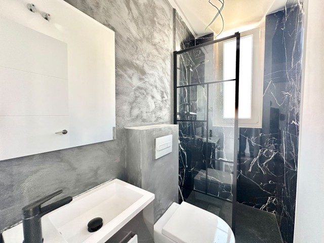 Apartamento con 2 Dormitorios  en Benalmadena Costa