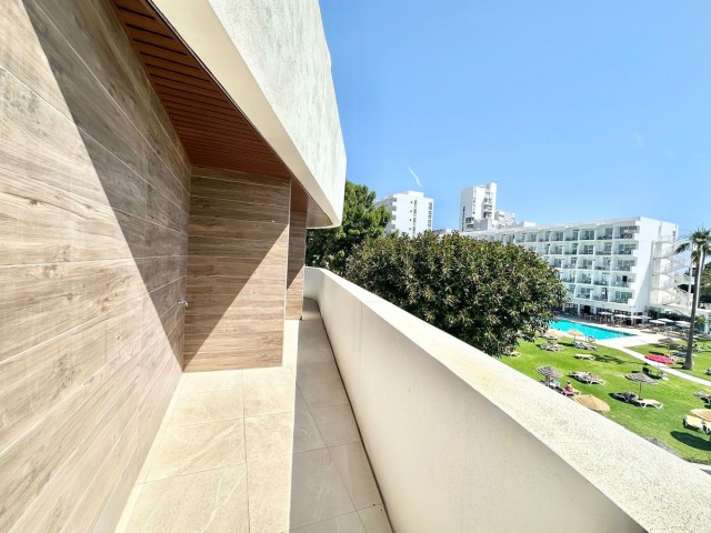 Apartamento con 2 Dormitorios  en Benalmadena Costa