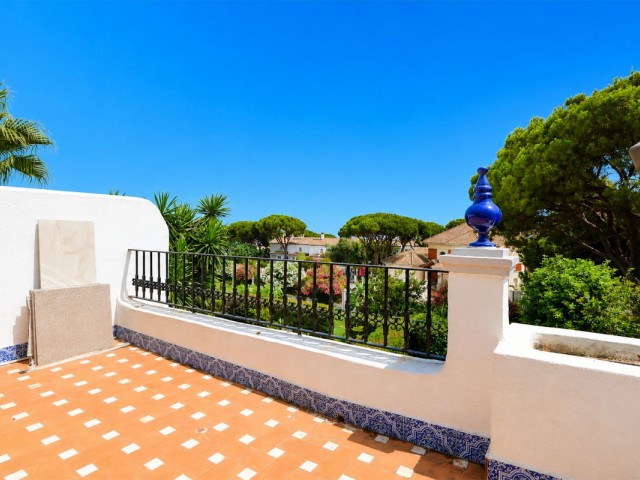 5 Slaapkamer Rijtjeshuis in Puerto de Cabopino