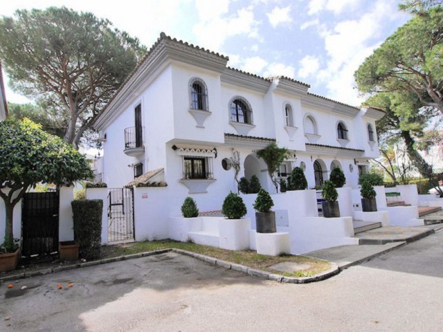 5 Slaapkamer Rijtjeshuis in Puerto de Cabopino
