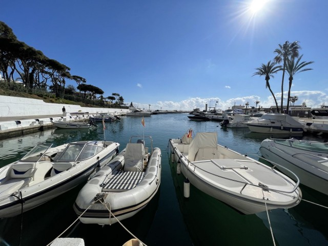 5 Slaapkamer Rijtjeshuis in Puerto de Cabopino