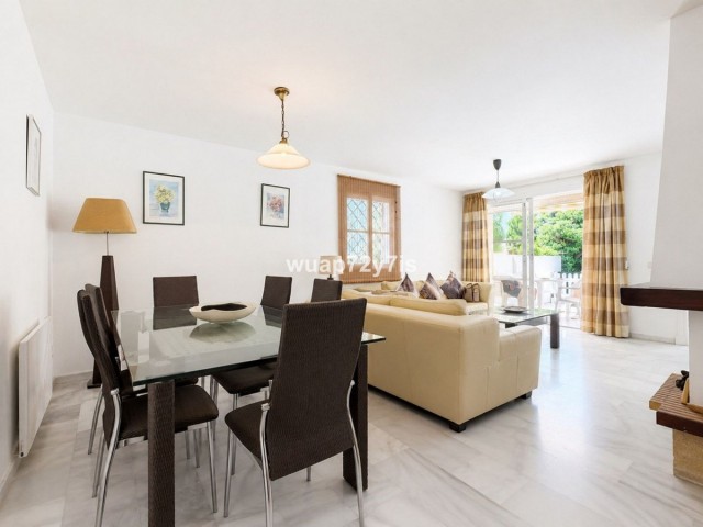 2 Bedrooms Townhouse in El Paraiso