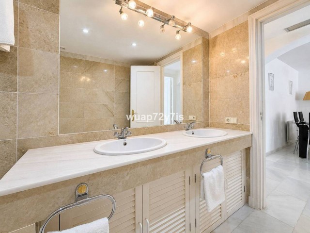 2 Bedrooms Townhouse in El Paraiso