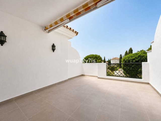 2 Bedrooms Townhouse in El Paraiso