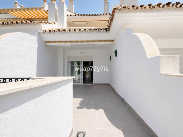 2 Bedrooms Townhouse in El Paraiso