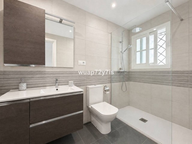 2 Bedrooms Townhouse in El Paraiso