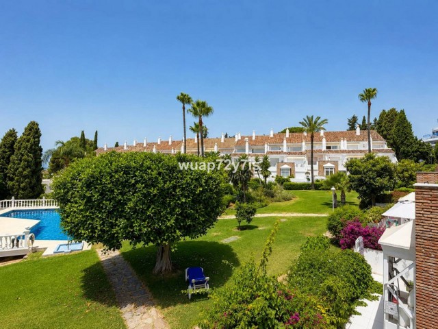 2 Bedrooms Townhouse in El Paraiso