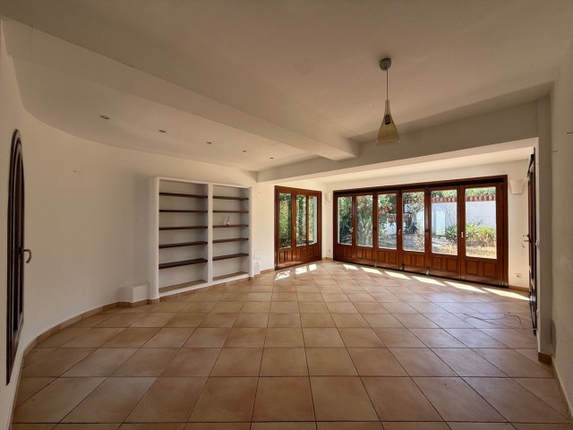 Villa, Marbesa, R5446384