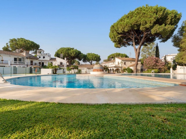 Townhouse, Elviria, R5450422