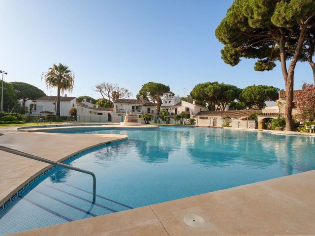 2 Bedrooms Townhouse in Elviria