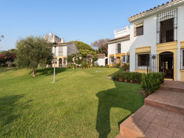 2 Bedrooms Townhouse in Elviria