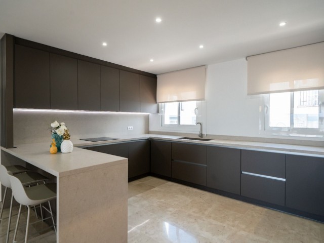 Apartamento con 2 Dormitorios  en Benahavís