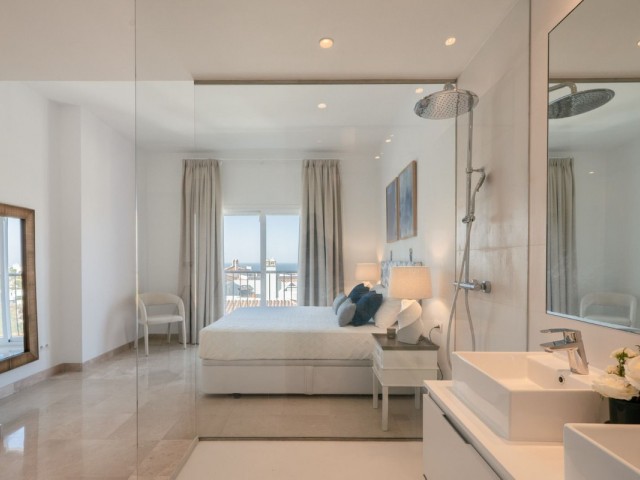 Apartamento con 2 Dormitorios  en Benahavís