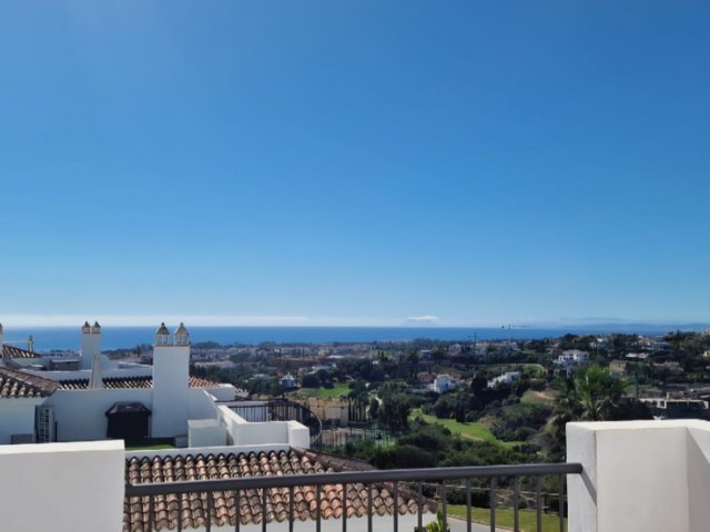 Apartamento con 2 Dormitorios  en Benahavís