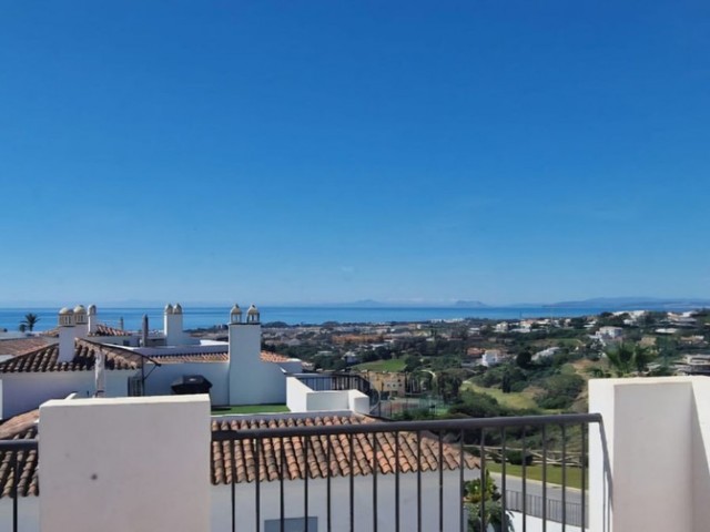 Apartamento con 2 Dormitorios  en Benahavís