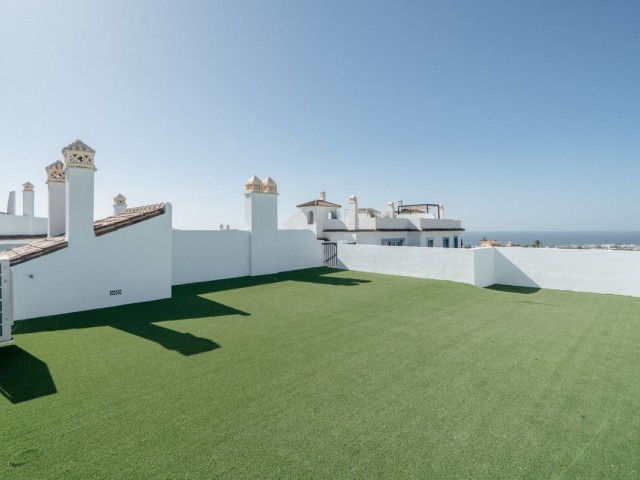 Apartamento con 2 Dormitorios  en Benahavís