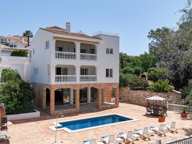 Villa, Cerros del Aguila