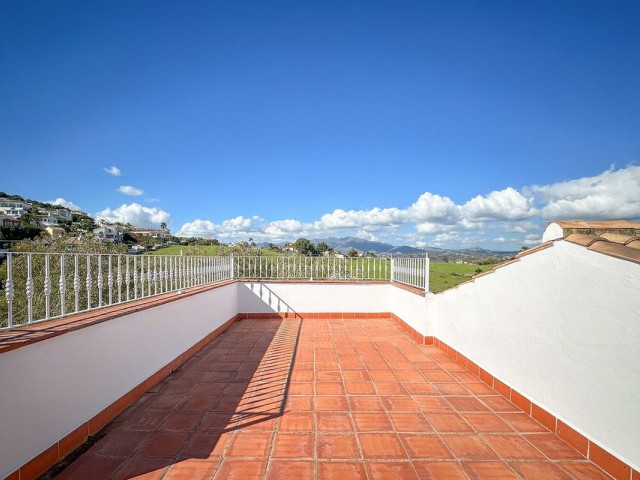Villa con 4 Dormitorios  en Cerros del Aguila