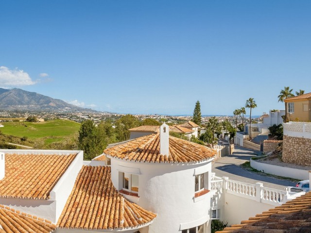 Villa con 4 Dormitorios  en Cerros del Aguila
