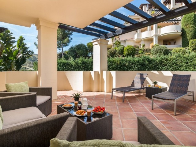 Apartamento con 2 Dormitorios  en Benahavís
