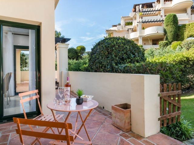 Apartamento con 2 Dormitorios  en Benahavís