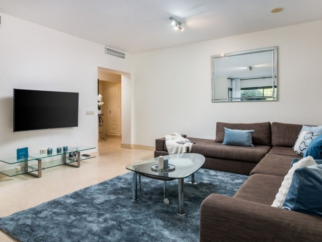 Apartamento con 2 Dormitorios  en Benahavís
