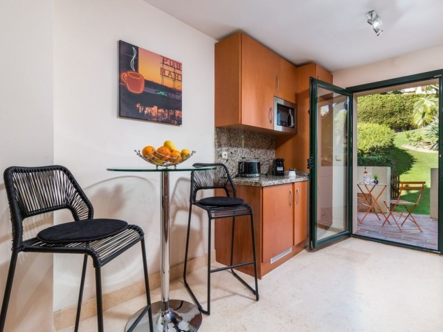 Apartamento con 2 Dormitorios  en Benahavís