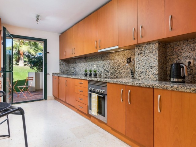 Apartamento con 2 Dormitorios  en Benahavís