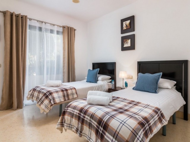Apartamento con 2 Dormitorios  en Benahavís