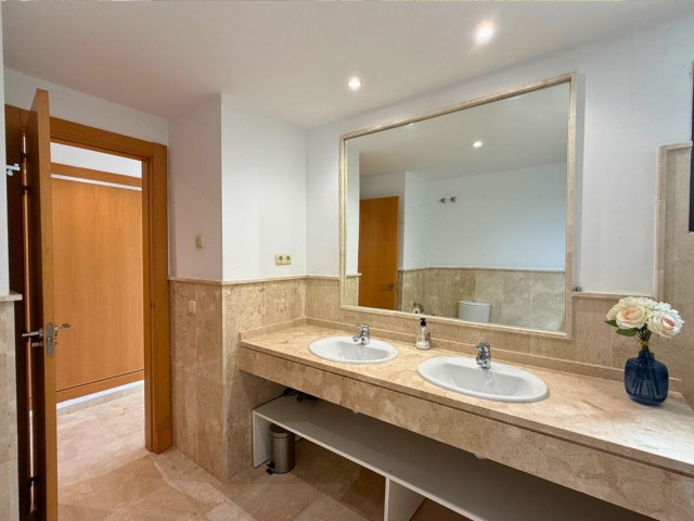 Apartamento con 3 Dormitorios  en Casares Playa