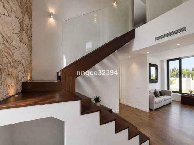 Villa avec 5 Chambres  à New Golden Mile