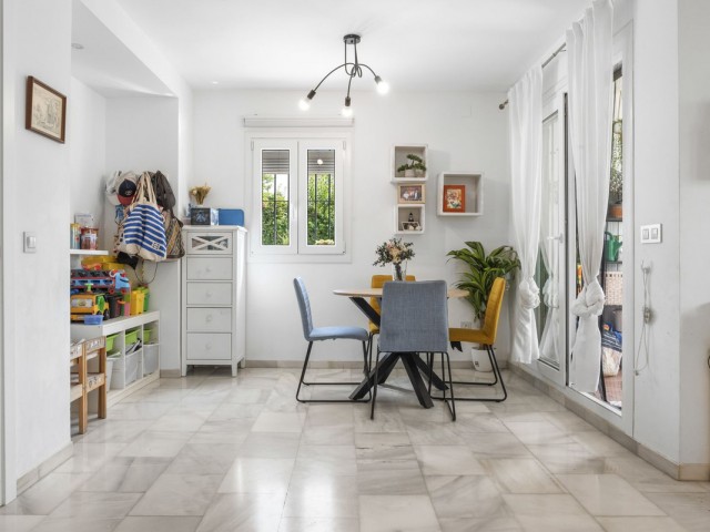 Maison mitoyenne avec 4 Chambres  à Torremolinos