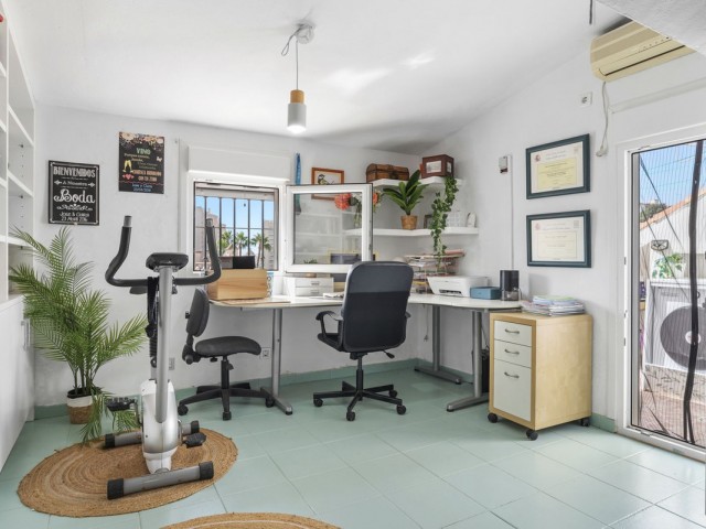Maison mitoyenne avec 4 Chambres  à Torremolinos