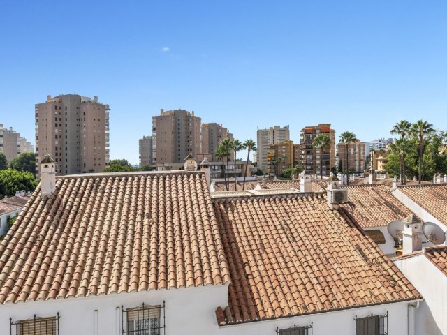 Maison mitoyenne avec 4 Chambres  à Torremolinos