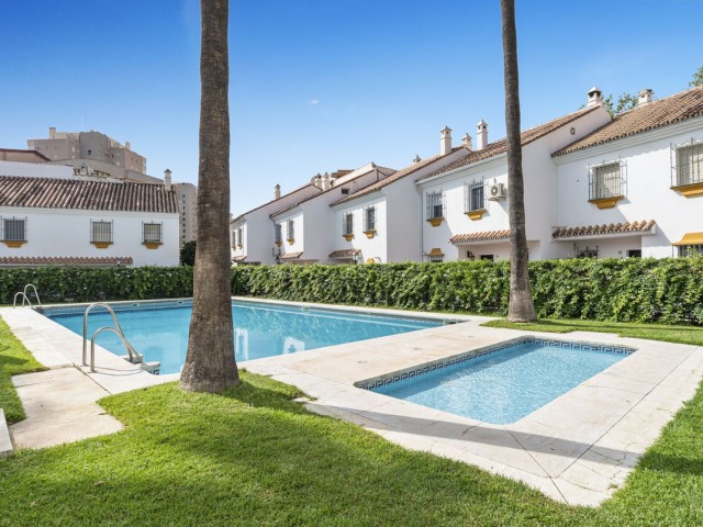 Maison mitoyenne avec 4 Chambres  à Torremolinos